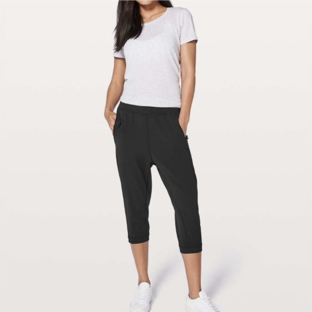 Lululemon Rejuvenate Crop Pants. NWT
